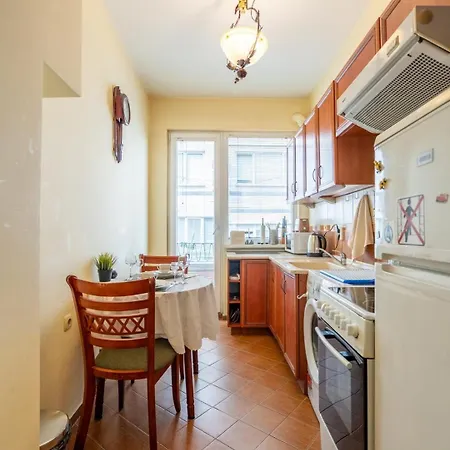 And Cozy 1bdrm Apt. Apartment *