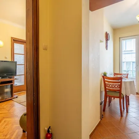 Apartment And Cozy 1bdrm Apt. *